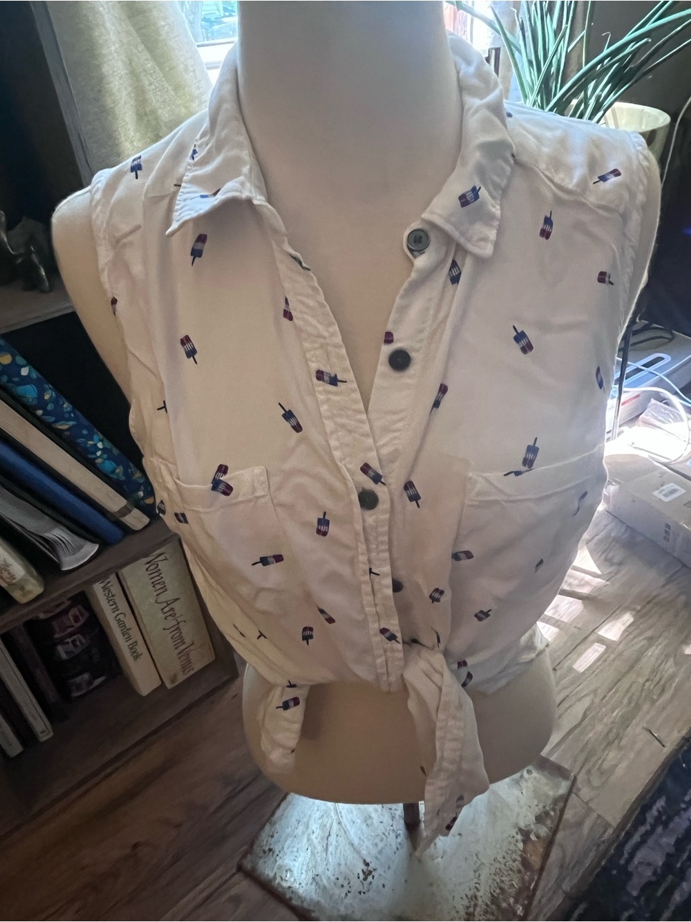 SO White Sleeveless Button-Down Shirt with Blue & Purple Popsicle Print